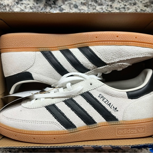 Adidas Handball Espezial Shoes - Picture 3 of 5